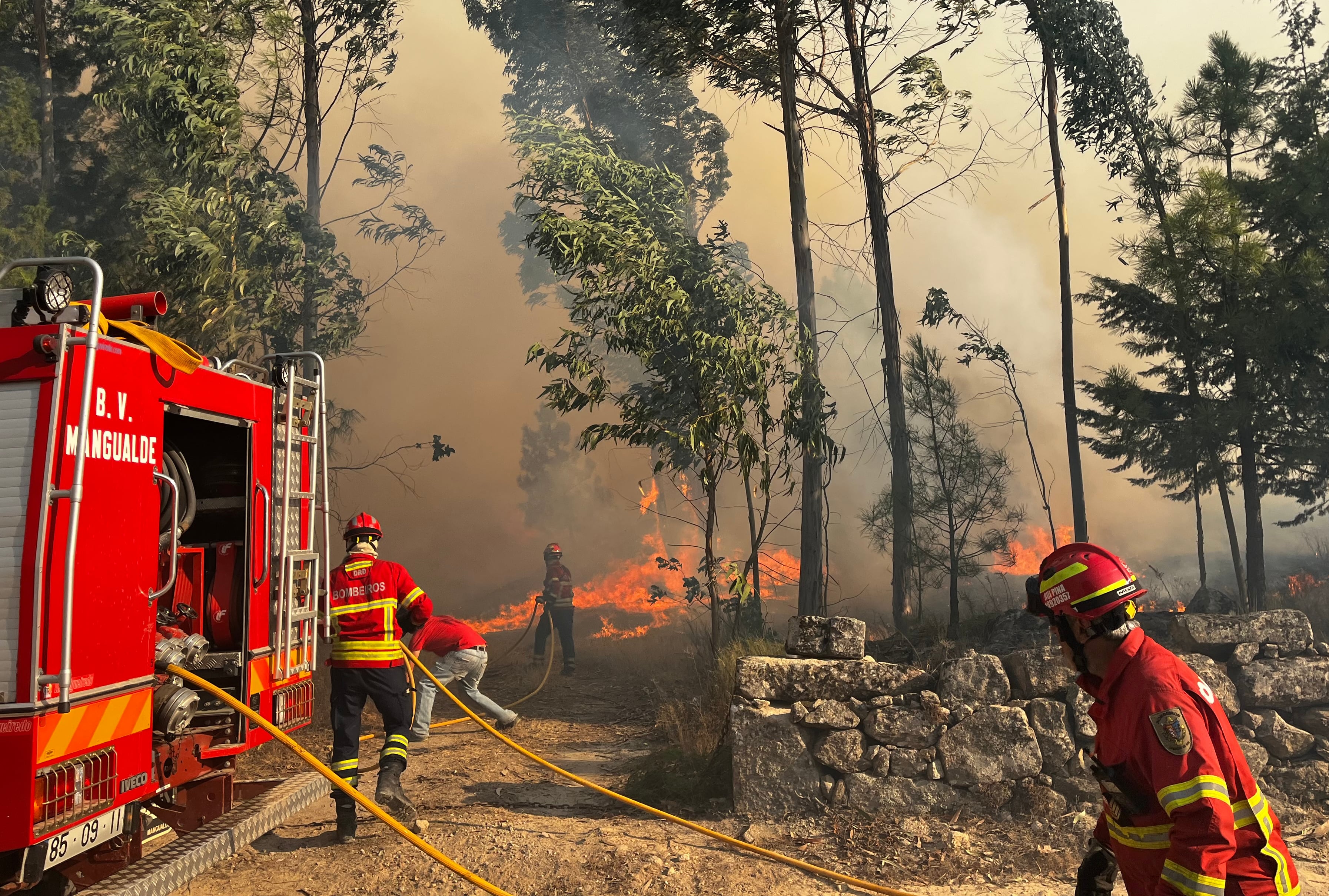 El Gobierno de Portugal prolonga el estado de alerta por los incendios: “Vamos a pasar horas difíciles”