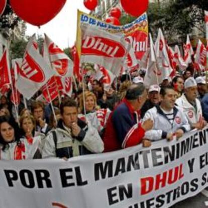 Trabajadores de Dhul en una manifestación en Madrid bajo el lema "Por la defensa del empleo y los puestos de trabajo de Nueva Rumasa"