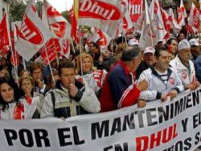 Trabajadores de Dhul  en una manifestación en Madrid bajo el lema "Por la defensa del empleo y los puestos de trabajo de Nueva Rumasa"