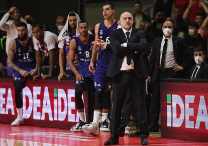 Pablo Laso al frente del banquillo del Madrid en el partido del martes ante el Estrella Roja. Getty