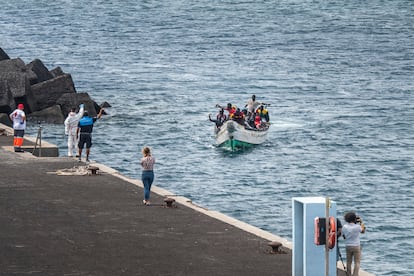 A launch with migrants arrives at La Restinga in El Hierro; October 4, 2023.