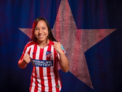 Charlyn Corral durante una sesión de fotos con el Atlético de Madrid, en 2020.