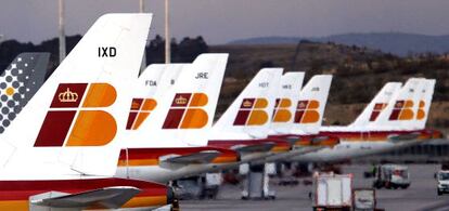 Aviones de Iberia en la Terminal T- 4 del aeropuerto de Madrid- Barajas. 