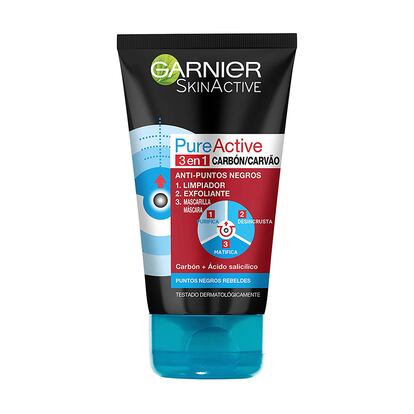 ¿Qué es? Limpiador, exfoliante y mascarilla 3 en 1 Pure Active de Garnier.
¿Cómo se hizo viral? Un producto con tres funciones diferentes, apto para todo tipo de pieles (incluidas las masculinas) e incluyendo el ingrediente de moda: carbón. Todo, a un precio de cuatro euros. El éxito estaba asegurado.
¿Por qué es una verdadera joya? La mezcla de carbón y ácido salicílico que protagoniza su fórmula es perfecta para conseguir precisamente lo que promete el producto: limpiar, exfoliar, desincrustar, purificar y matificar. Todos los pasos que necesita una piel para estar limpia, lisa y bonita. Lo logra, además, con un aroma sutil y súper refrescante y, de nuevo, por tan solo cuatro euros.