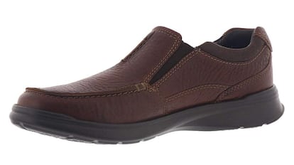 Este modelo de zapatos de verano para hombre tienen una lengüeta muy ancha y no presentan cordones.