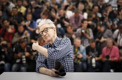 El director de cine estadounidense Woody Allen posa durante el pase gráfico de la película "Irrational Man", el 15 de mayo de 2015.