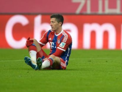 El delantero del Bayern Robert Lewandowski en el encuentro contra el Schalke 04, este martes.