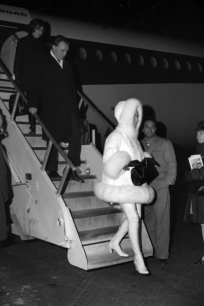 Hollywood se encargó de ‘glamurizar’ las pieles y Elizabeth Taylor de lucirlas con frecuencia.