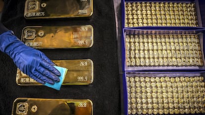 Lingotes de oro en una refinería de Sídney (Australia).