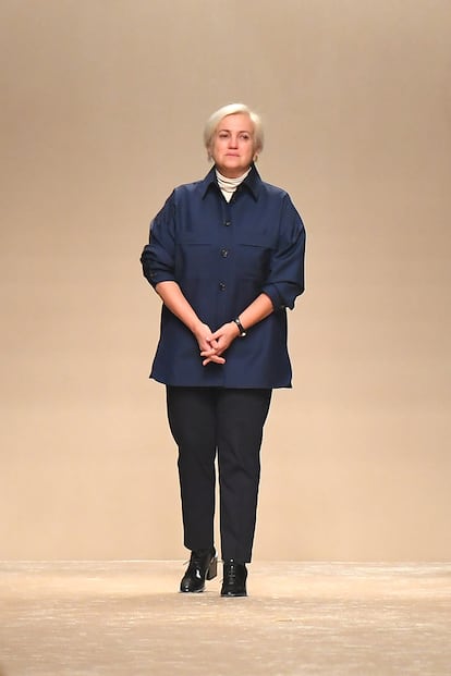 Silvia Venturini Fendi saludando al final del desfile.