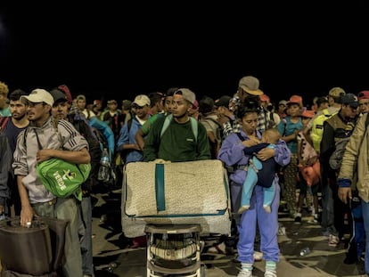 Migrantes centroamericanos cruzan México rumbo a Estados Unidos.