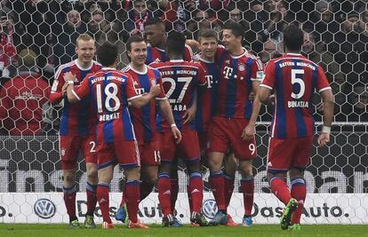 Los jugadores del Bayern de Múnich celebran un gol ante el Werder Bremen