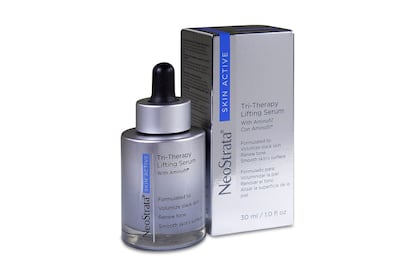 Un elixir de juventud.

El sérum ha entrado en la categoría de regalos (o autoregalos) navideños infalibles. Este Neostrata Skin Active Tri-Therapy Lifting es un elixir triple de antienvejecimiento. Está formulado con ácido hialurónico, aminofil –que potencia la producción de colágeno y ayuda a reafirmar y rellenar arrugas– y gluconolactona, que combate el daño oxidativo y favorece la exfoliación para lograr un tono más uniforme. Unas gotas de juventud para empezar estas fiestas como exige el protocolo: radiante.