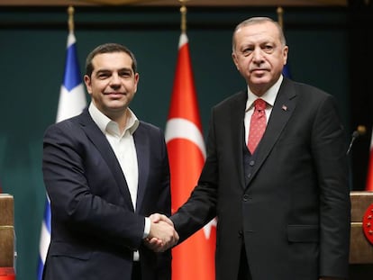 Alexis Tsipras (i) y Recep Tayyip Erdogan, este martes en Ankara.