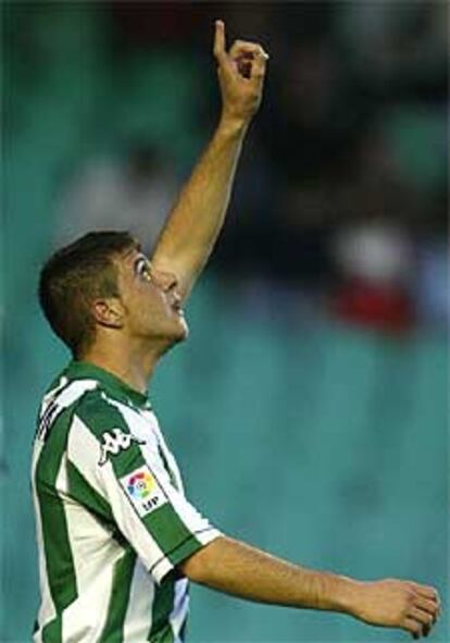 Joaquín señala al cielo tras uno de los goles.