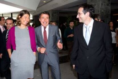 El presidente regional Ignacio González asiste a la toma de posesión de Fernando Suárez en 2013.