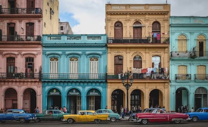 Exterior del restaurante Los Nardos (edificio verde de la izquierda), en La Habana Vieja.