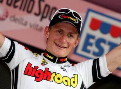 Andre Greipel celebra su triunfo en el podio