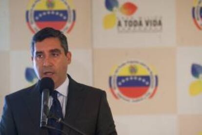 En la imagen, el ministro del Interior de Venezuela, Miguel Rodríguez. EFE/Archivo