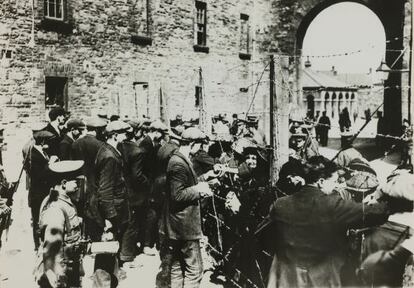 Comienzo de la insurrecci&oacute;n irlandesa del lunes de Pascua de 1916.