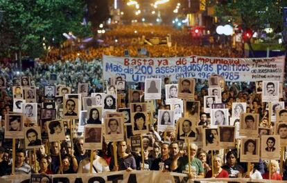 Miles de personas se unieron a la Marcha del Silencio en Montevideo este miércoles.