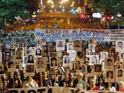 Miles de personas se unieron a la Marcha del Silencio en Montevideo este miércoles.