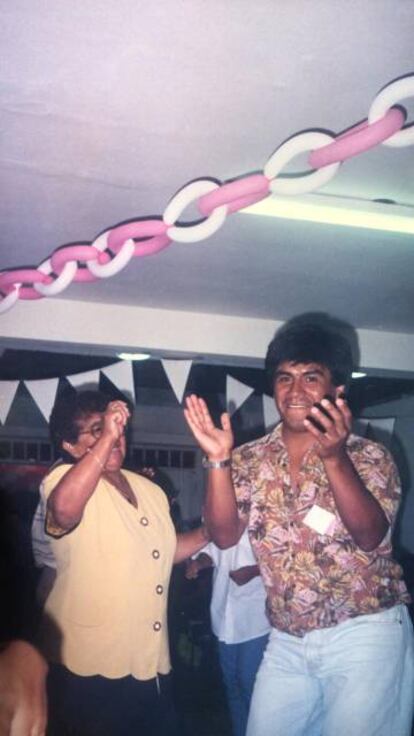 Carlos Perry, a principios de los años 90, en una fiesta