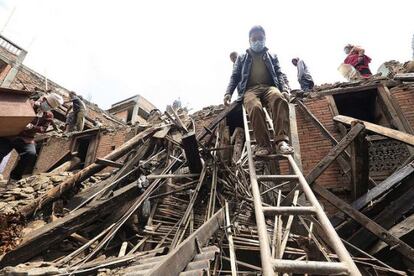 El riesgo de que las estructuras que no han colapsado se acaben por derrumbar es muy elevado.
