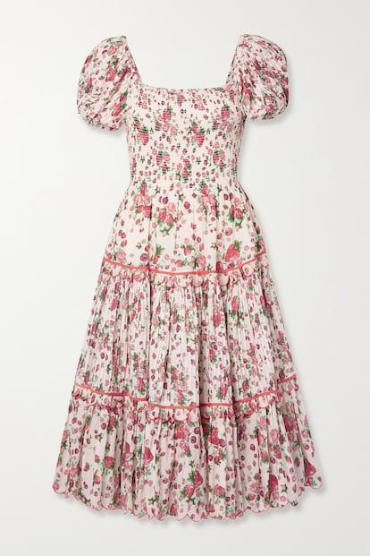 Nada como este vestido de manga farol y estampado de fresas de Loveshackfancy para transportarte automáticamente a la campiña inglesa y esa estética romántica y bohemia. 474,05€.