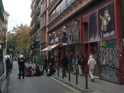 Desalojo en unas viviendas del barrio del Rabal. Eix veïnal d'en Roig Picalquers.