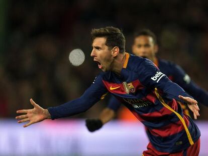 Messi celebra su gol de falta al Espanyol.