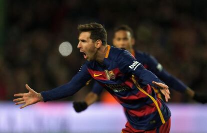 Messi celebra el seu gol de falta a l'Espanyol.
