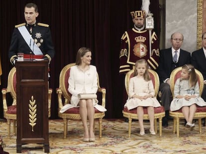 Felipe VI, a princesa das Astúrias e as infantas.