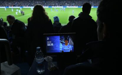 La imagen de David Silva, con el nmero 21, en los ordenadores de la zona de prensa en el estadio Etihad.