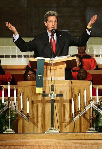 Kerry pronuncia un discurso en una iglesia baptista de Columbus, Ohio.