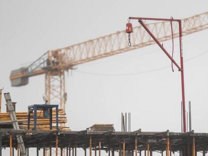 Imagen de viviendas en construcción en Santiago de Compostela.