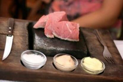 ‘Picanha na pedra’, especialidade do restaurante Cabaça, no Bairro Alto.