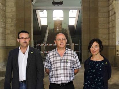 De izquierda a derecha, Haritz Azkarraga, Juan Karlos Izagirre, Ane Rodríguez, en Tabakalera.