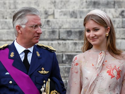 El rey Felipe de Bélgica y su heredera, la princesa Isabel, en las celebraciones del día nacional, el 21 de julio de 2020.