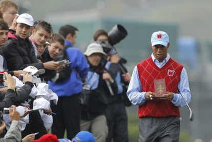 El golfista Tiger Woods durante un torneo en la ciudad de Newport.