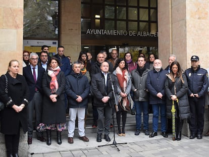 Minuto de silencio en el Ayuntamiento de Albacete por el asesinato machista de Ángela C. G.