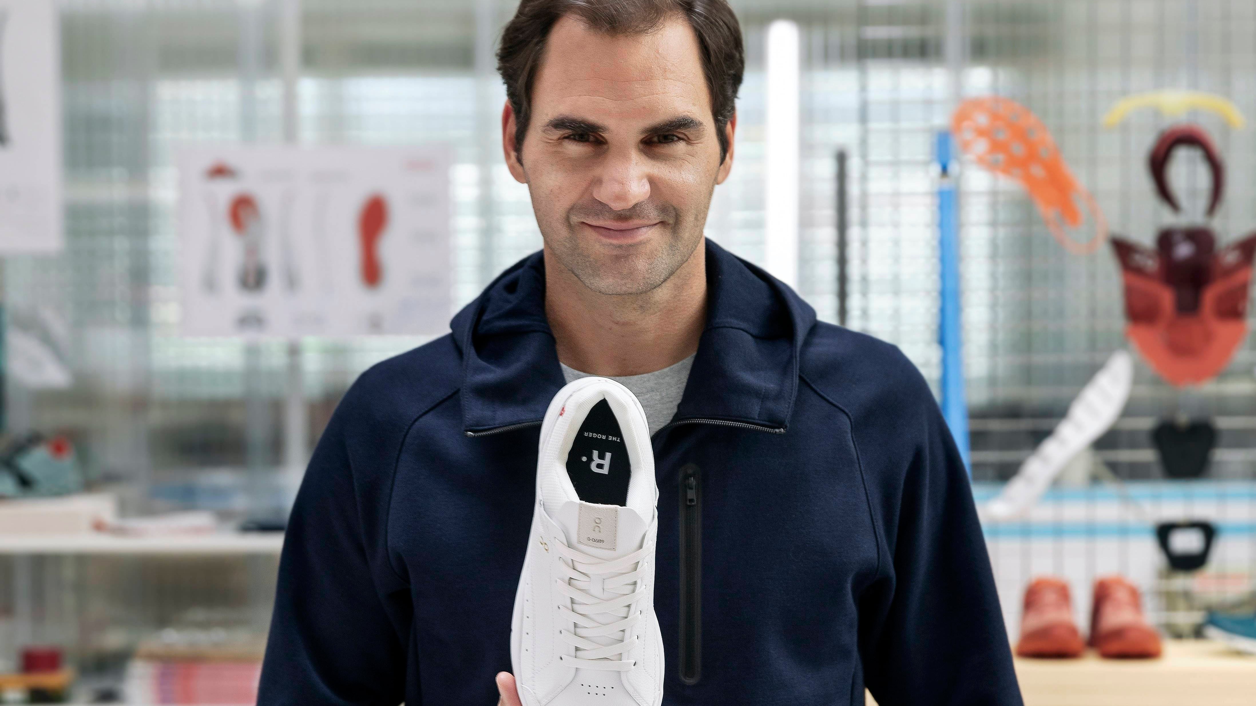 On, las zapatillas de Roger Federer, mejora previsiones de beneficios tras subir las ventas un 35%