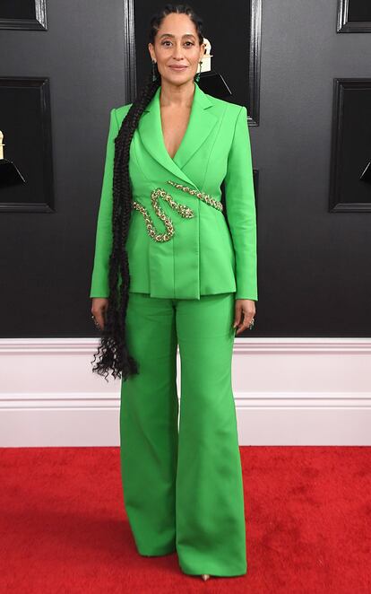 Tracee Ellis Ross eligió un traje verde que también está firmado por Ralph & Russo alta costura.