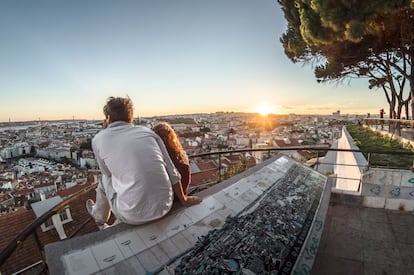 Puesta de sol en Lisboa desde el mirador de Nuestra Señora del Monte.