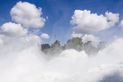 Cascada de las cataratas del Rin en Neuhausen, en el cantón de Schaffhausen, Suiza.