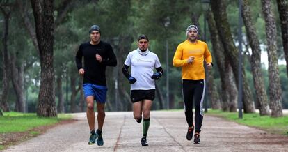 David Martín, José Pedro Martínez y Javier García entrenan para la San Silvestre internacional.