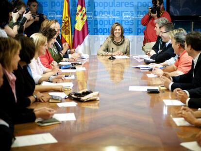 La secretaria general del PP, María Dolores de Cospedal, preside la reunión del Grupo Popular de las Cortes de Castilla-La Mancha.