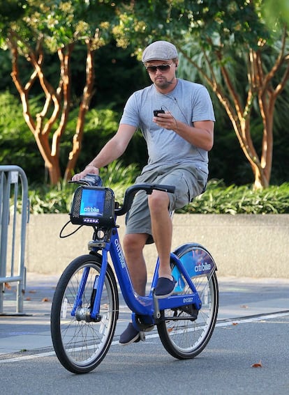 Leonardo DiCaprio, en una bici de City Bike, en Nueva York.