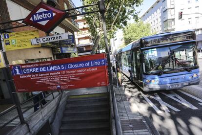 La estación de El Carmen, en Alcalá, cerrada desde el lunes.