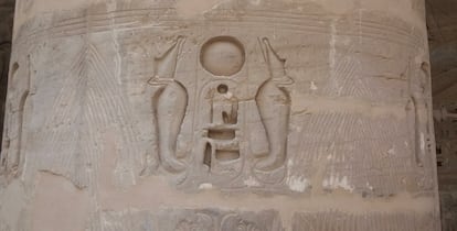 Cobras sagradas en un relieve en el templo de Medinet-Habu, en Luxor.